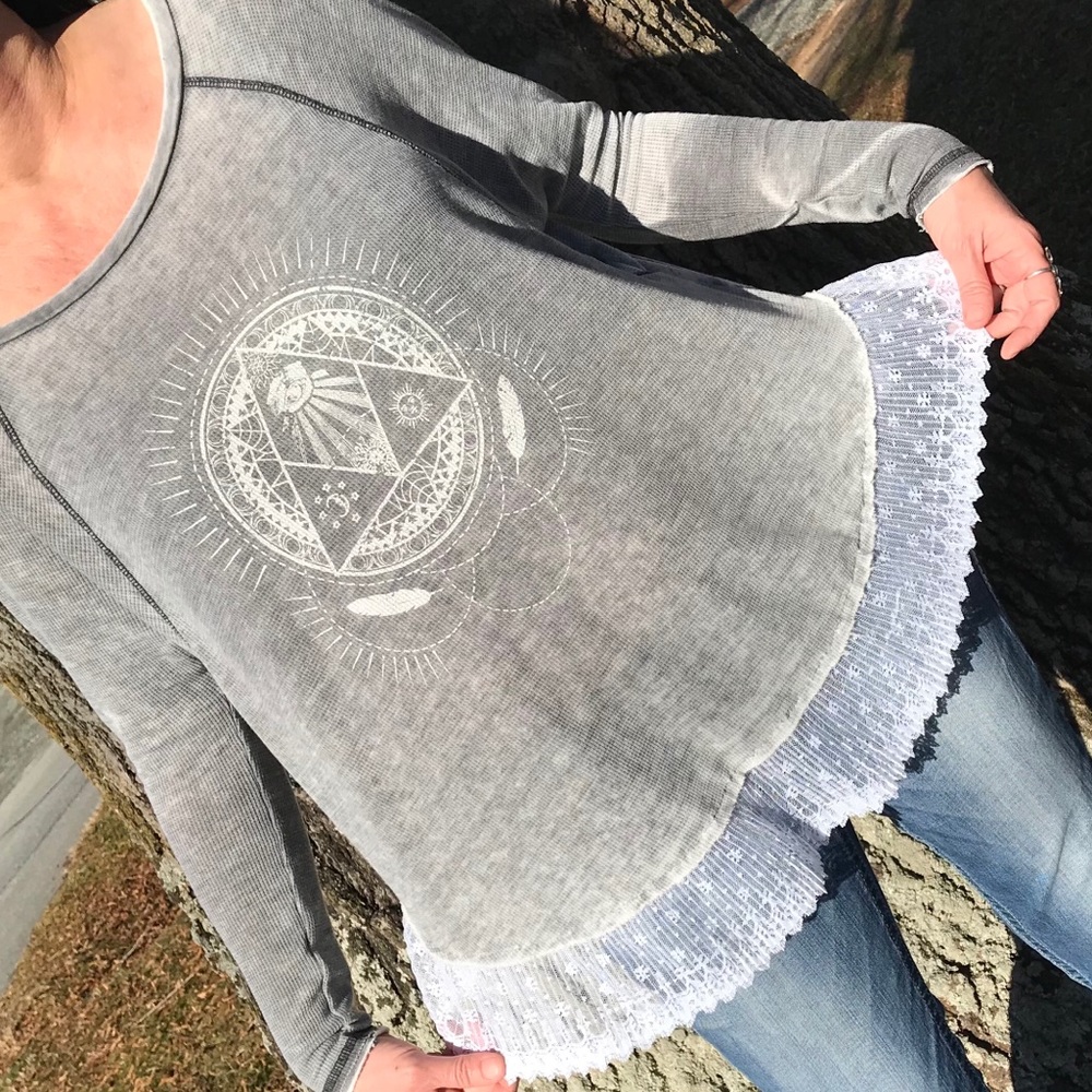 Mystical Billabong long sleeve top - Picture 3 of 14